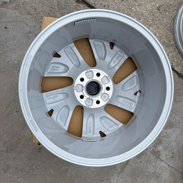 Jante Belmont Vw Golf 8 Passat Caddy Jetta Touran Eos 5x112 - 17"