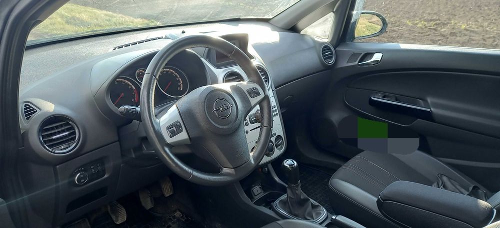 Opel Corsa D, 1.4 benzina, 2 usi