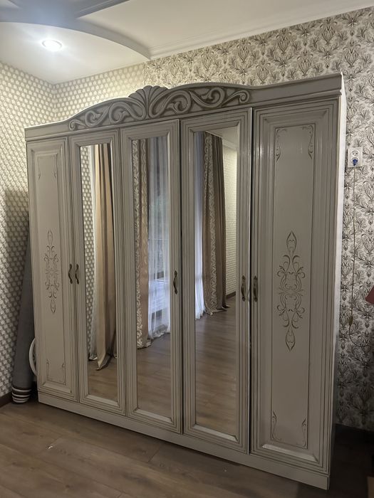 Продам спальный гарнитур.