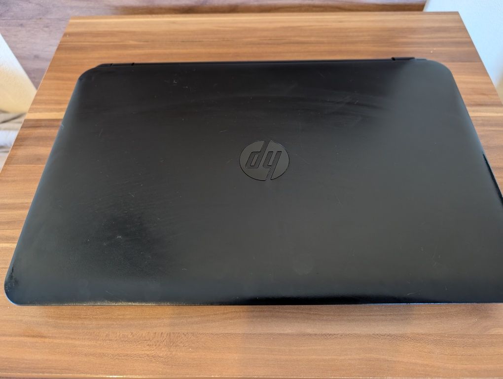 Лаптоп HP 255 с windows 10pro