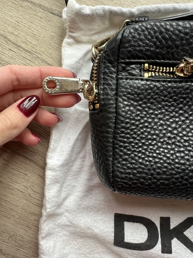 Дамска чантичка DKNY