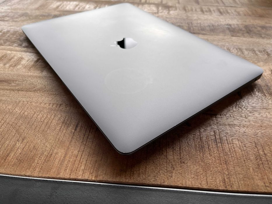 MacBook Air M1 – 8GB RAM / 256GB SSD – Space Gray