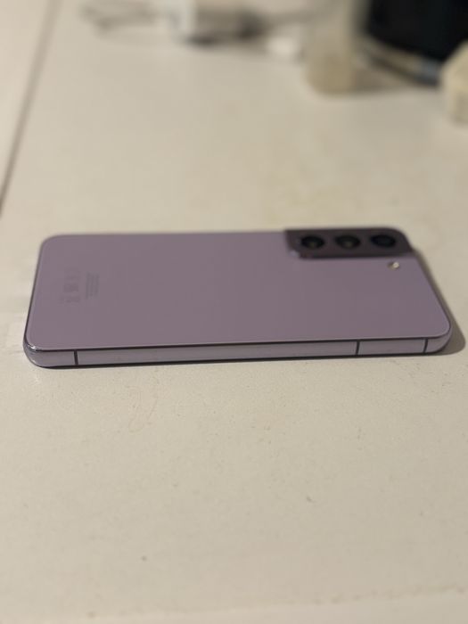 Продавам Samsung S22