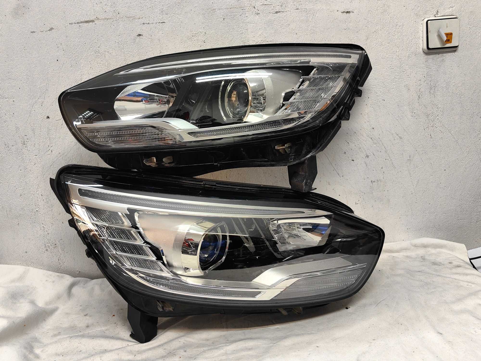 Оригинални  фарове  Рено Сценик  Renault Scenic Led