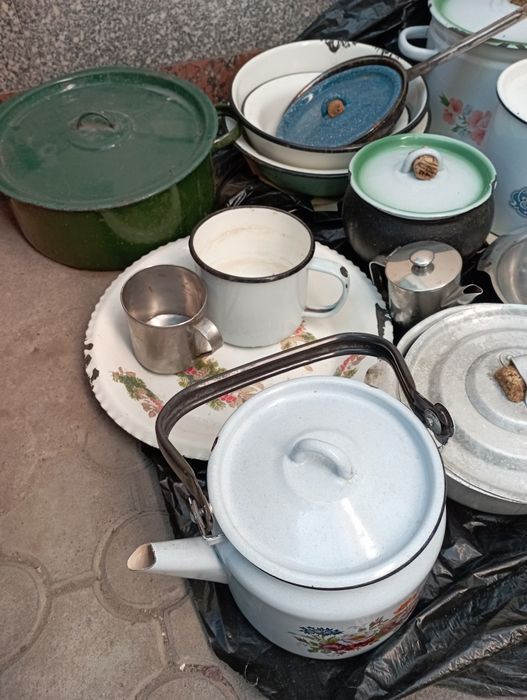 Кастрюли,чашки, чайники