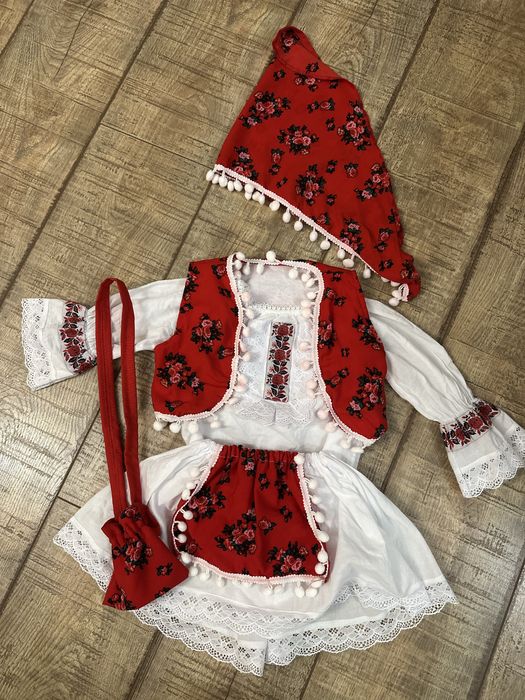 Costum traditional fetite