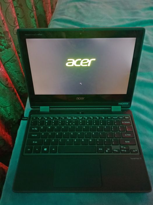 Vand laptop acer travelmate b3 impecabil