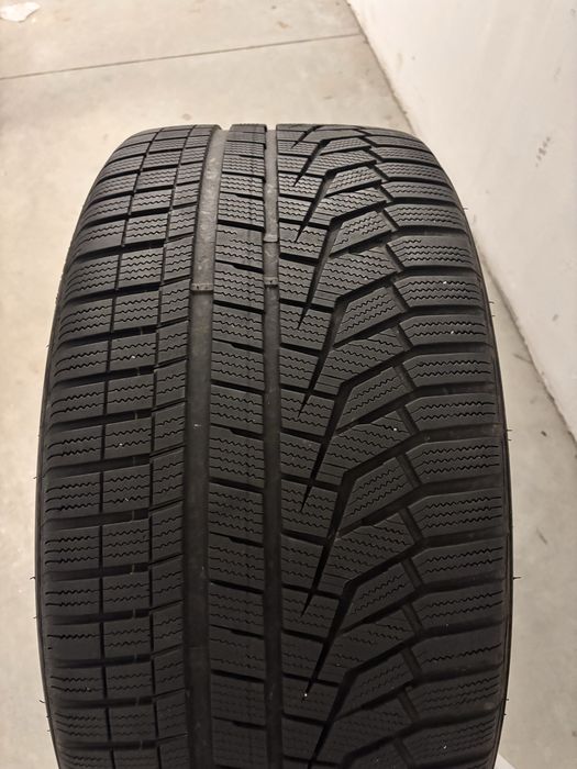 Hankook Winter Icept Evo 2 295/35/23