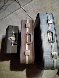 Много стари куфари и сандъци