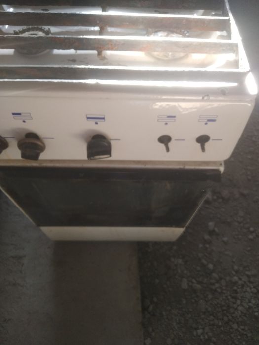 Gaz plitasi sotiladi yaxshi holatda