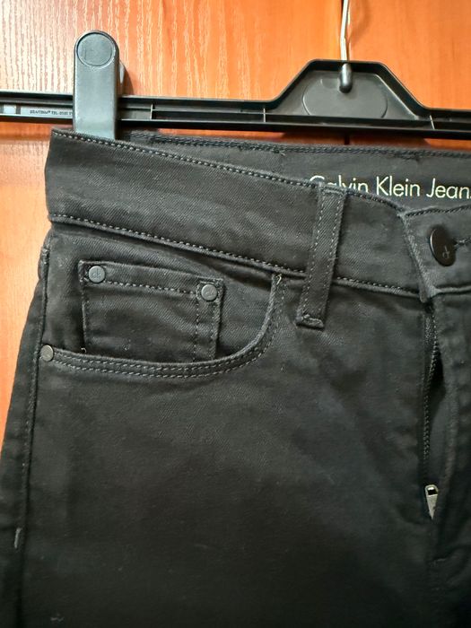Calvin Klein – черни панталони Slim Fit