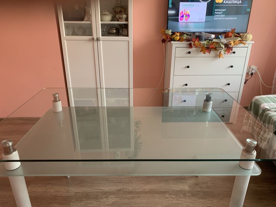 Трапезарна стъклена маса