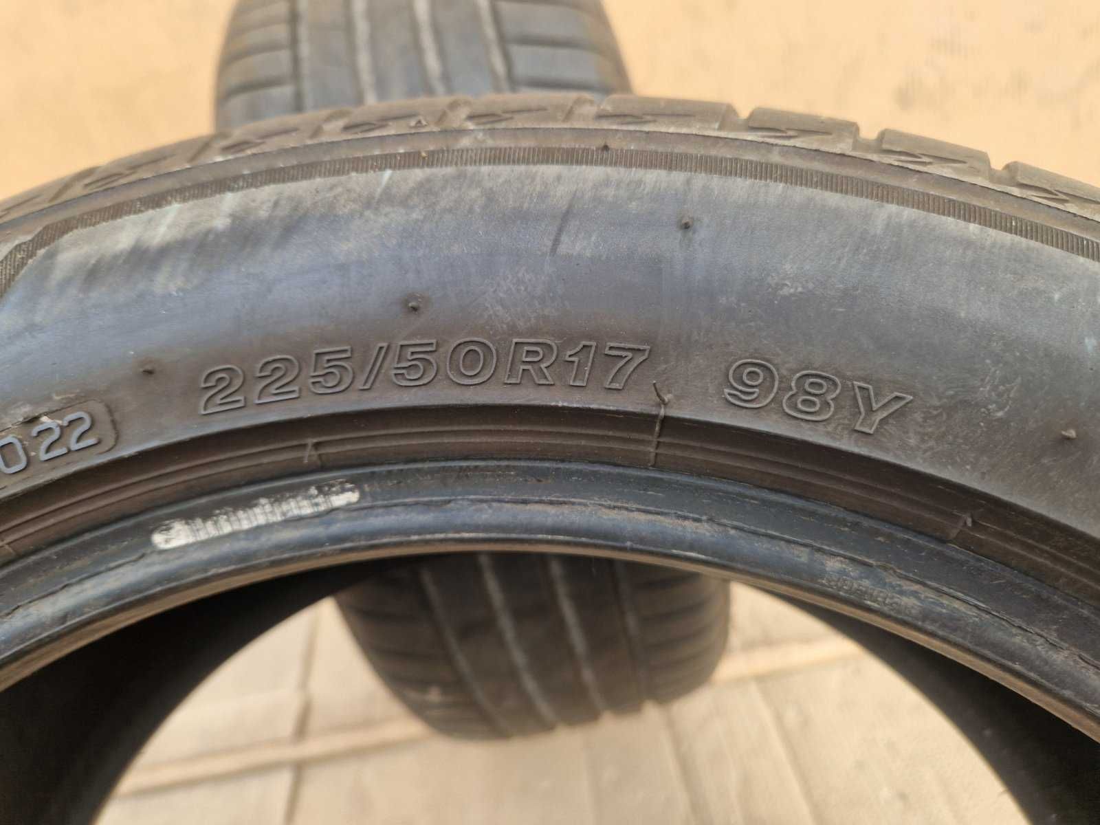 2 Bridgestone R17 225/50
летни гуми
DOT1022
