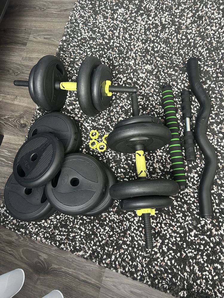 Vând gantere + echipamente fitness