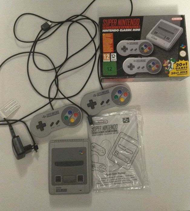 Consola Nintendo clasica Mini SNES cu 21 jocuri preinstalate