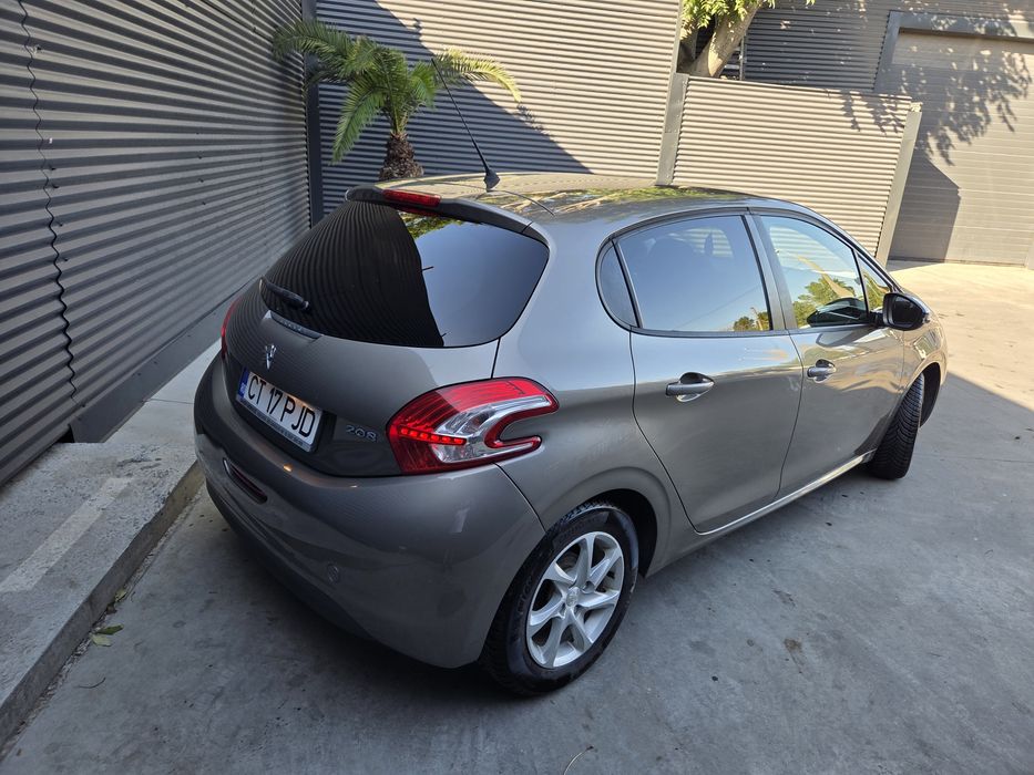Peugeot Style 208 1.2i PureTech 82 cp an 2015