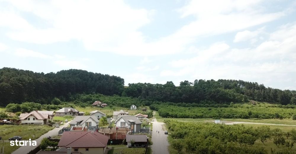 Vand teren intravilan Sanpetru la poalele Dealului Lempes