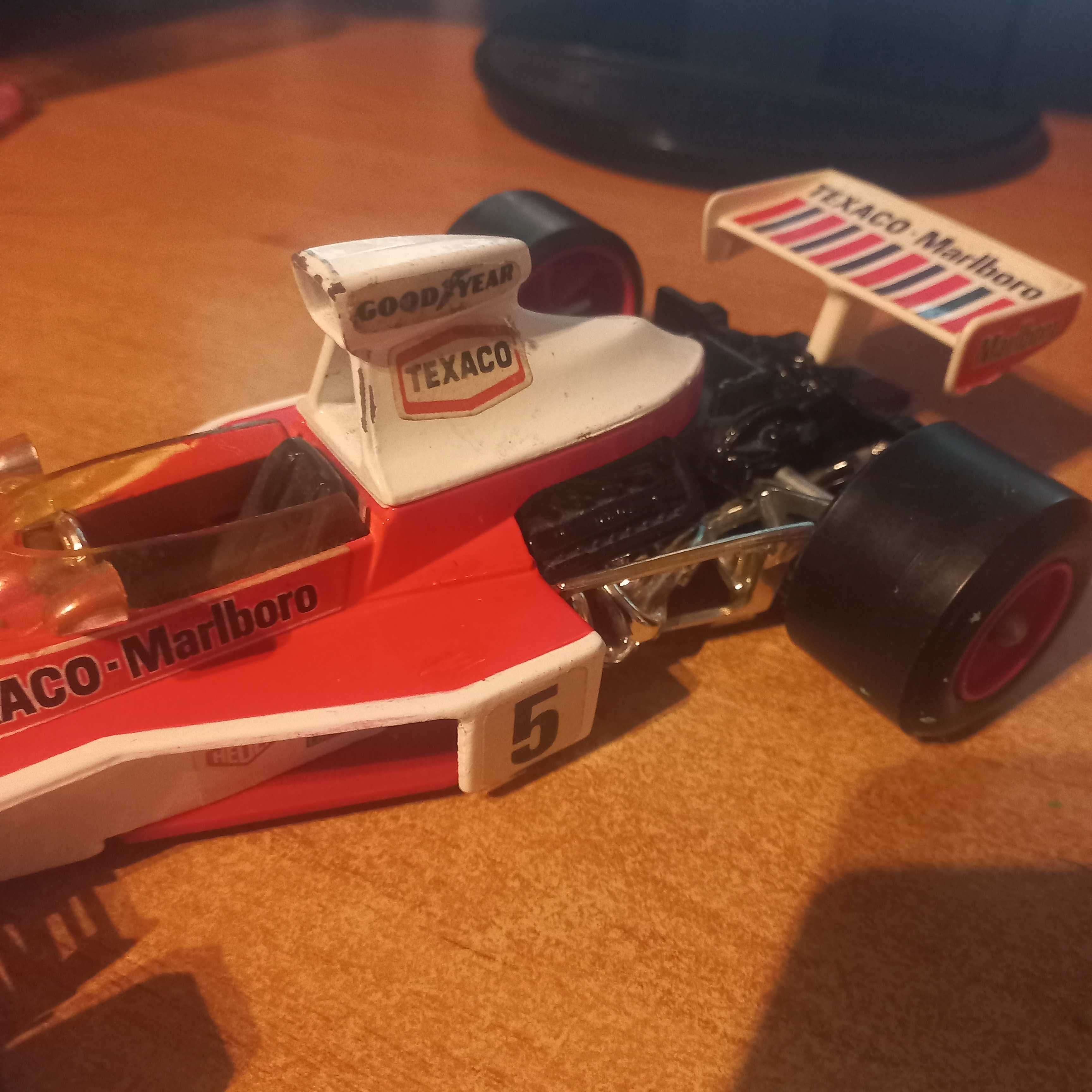 Продавам колекционерска кола Mclaren M32B F1