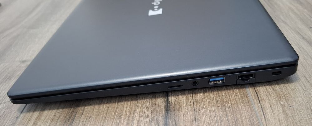 Toshiba Dynabook C50
