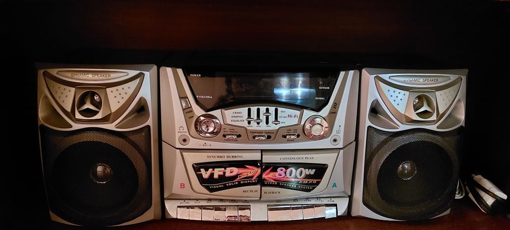 Кассетный магнитафон