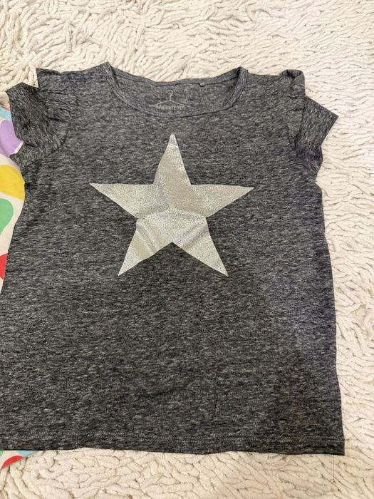 Футболки на 4-6 лет . В очень хорошем состоянии