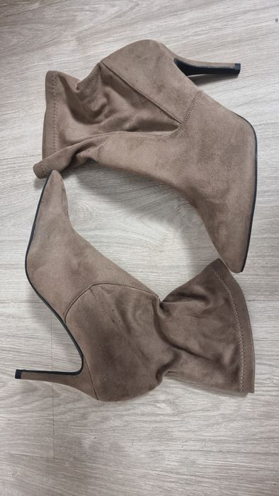 Încălțăminte cu toc