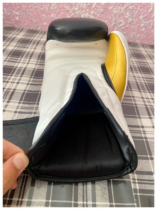 Боксерские перчатки Everlast 12oz, как новые