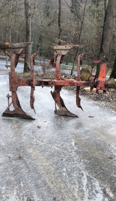 Plug pentru diferite Tractoare