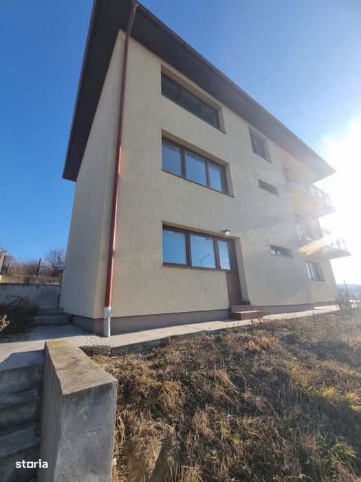Casa de vanzare 6 camere 273mp