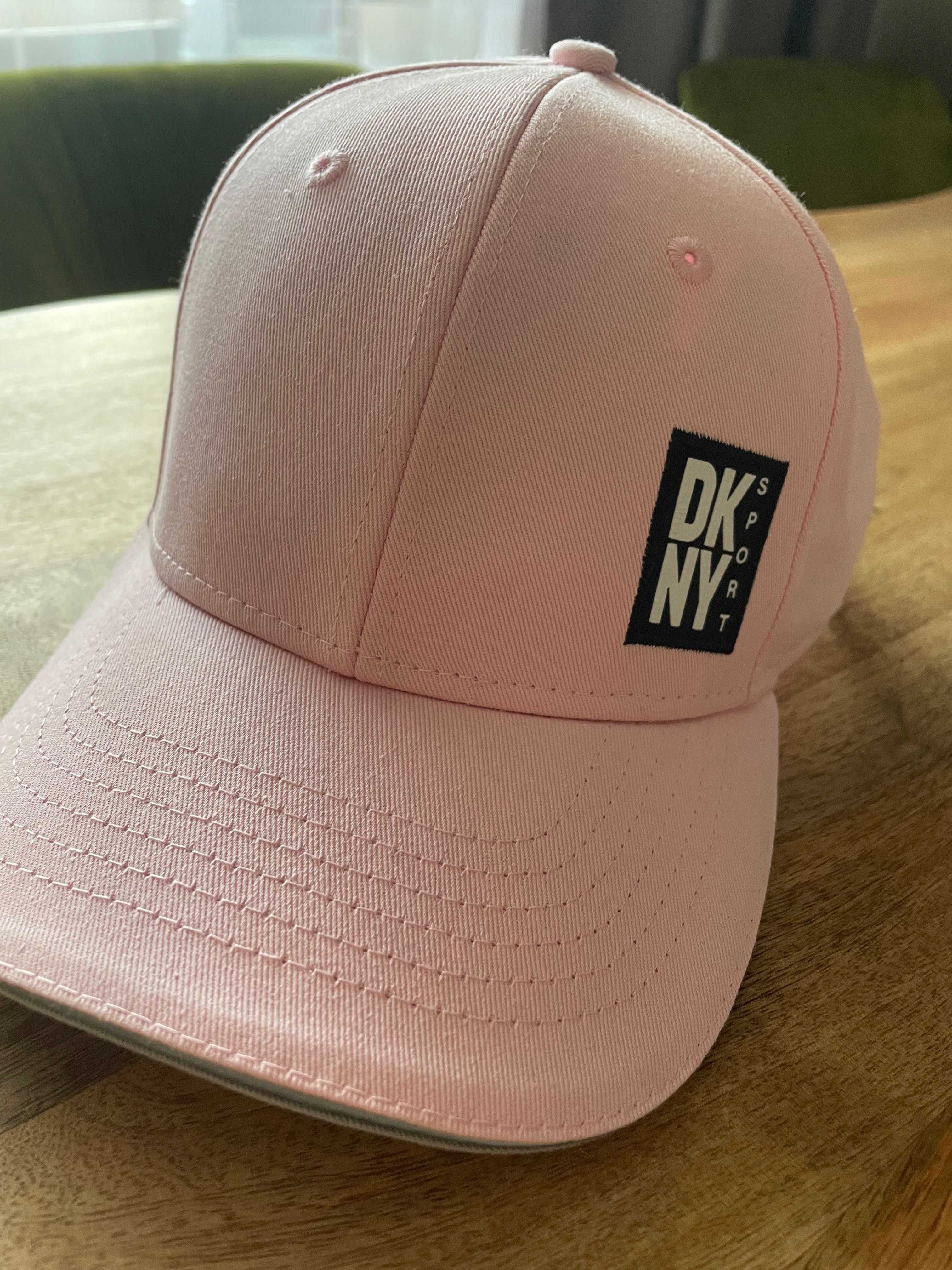 Дамска шапка DKNY