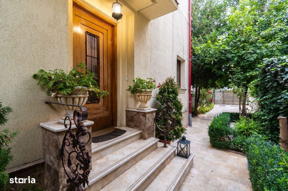 Vilă superbă, 10 camere, renovată lux, Piața Unirii