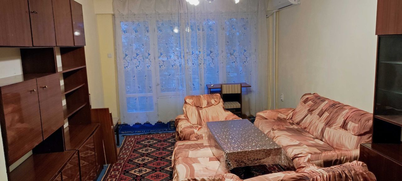Дава се под наем Двустаен апартамент в Варна, Цветен квартал - 70 кв.м за 306 € - Снимка #1