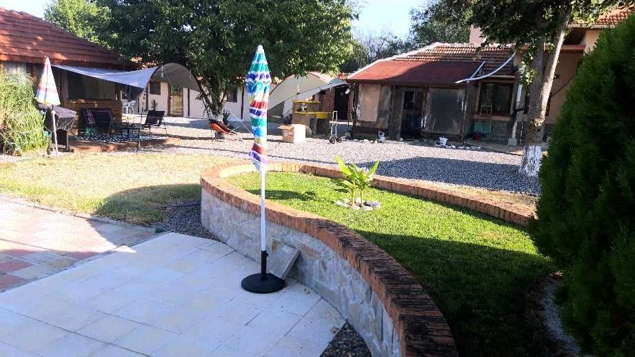 Собственик продава имот в село Радево с 2 самостоятелни къщи и басейн