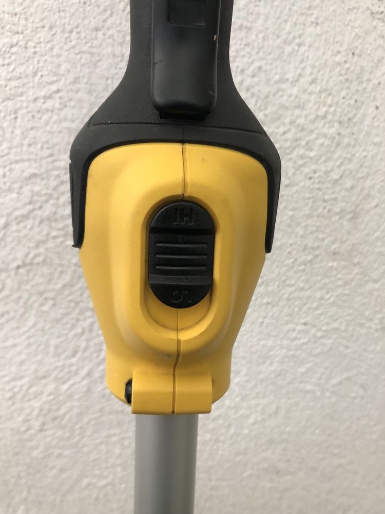 Акумулаторна коса тример DEWALT DCM561