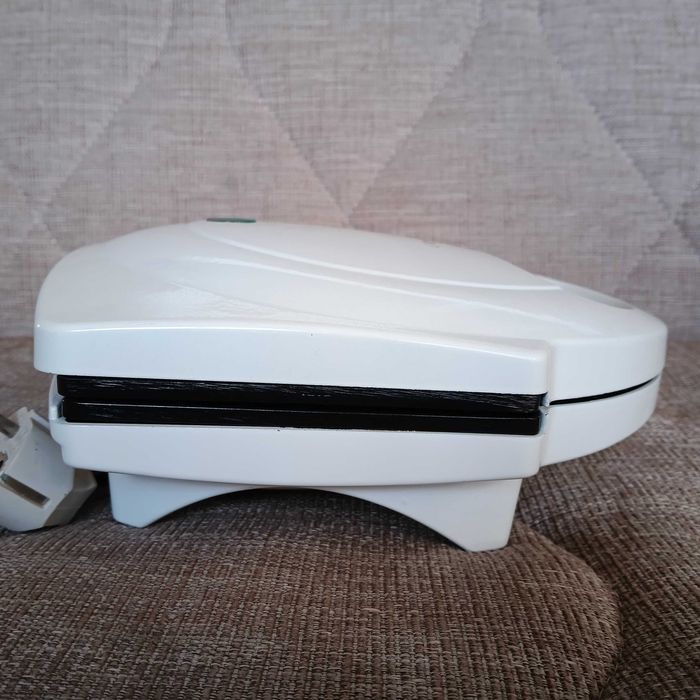 Сандвич-тостер преса Crown 750W, грил плоча, незалепващо покритие