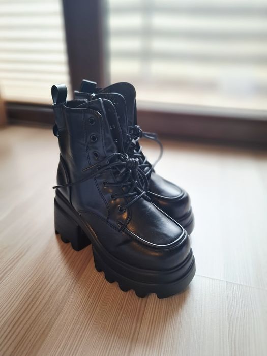 Ghete negre cu platformă și toc gros marimea 35