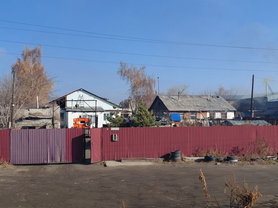 Продам 2 дома земельный участок 16 соток.