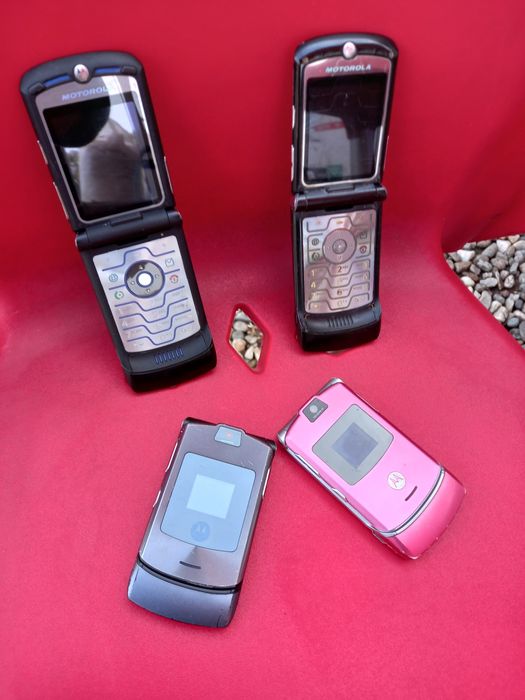 Vând 4 Motorola V3 de Piese pt Colecționari sau Pasionați