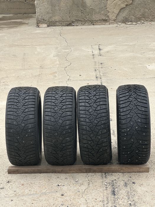 Продам шины с шипами Bridgestone 225/50 R17