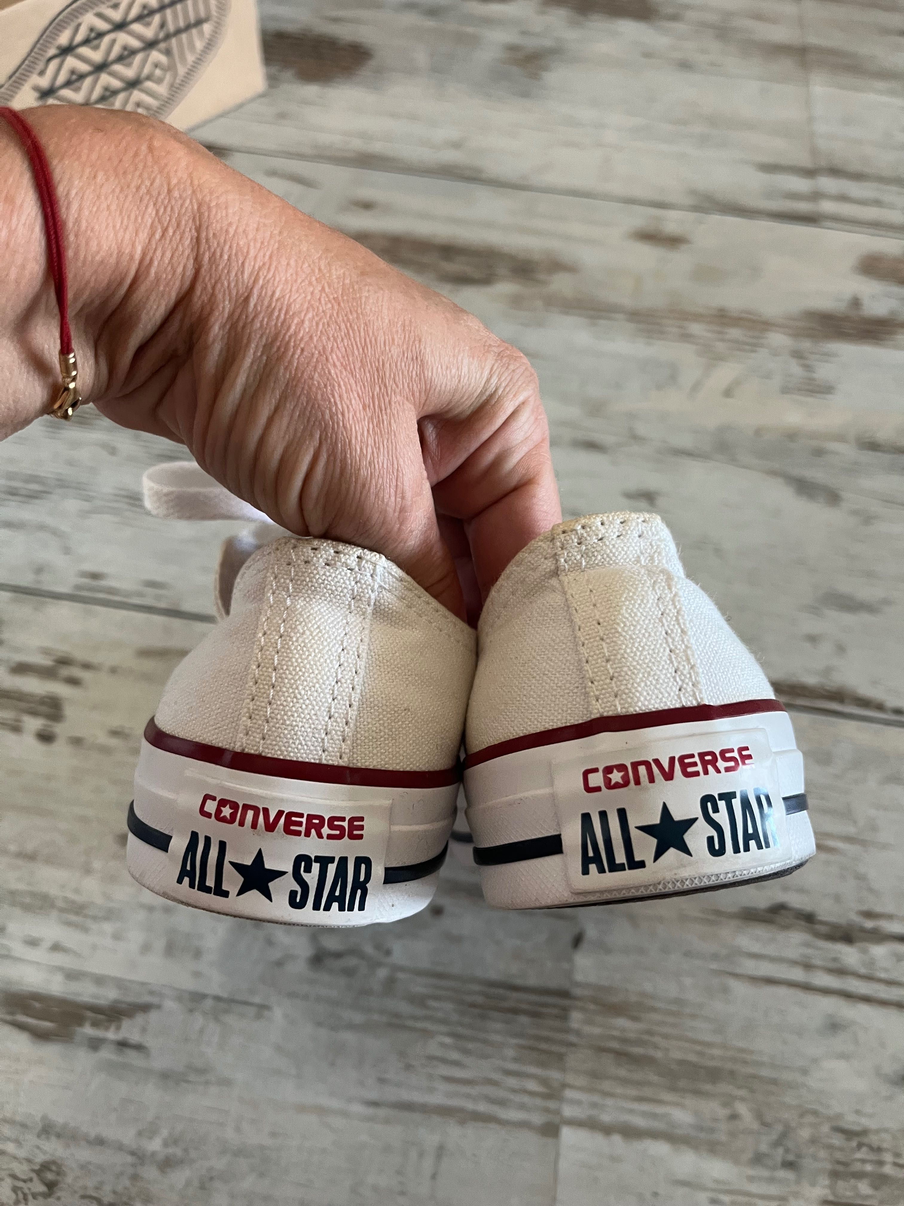 Бели кецове Converse