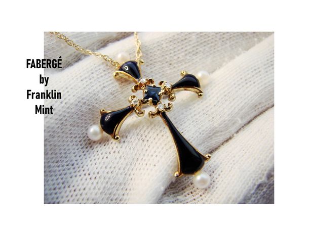 Fabergé Cruciulita Cruce Aur 14K Safir Diamante Perle
