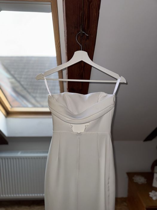 Rochie de civilă custom-made Conică accesorizată cu o Capă