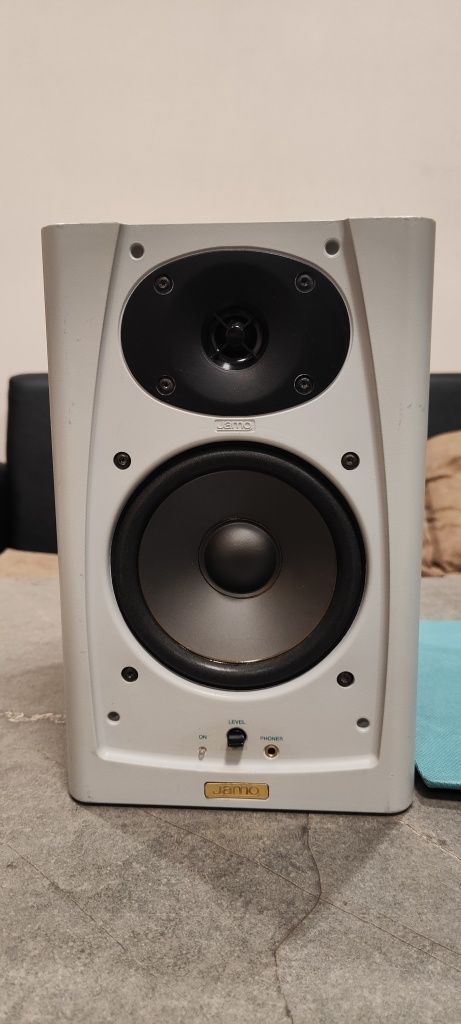 jamo multimedia cs5 

Multimedia Speaker CS5

M