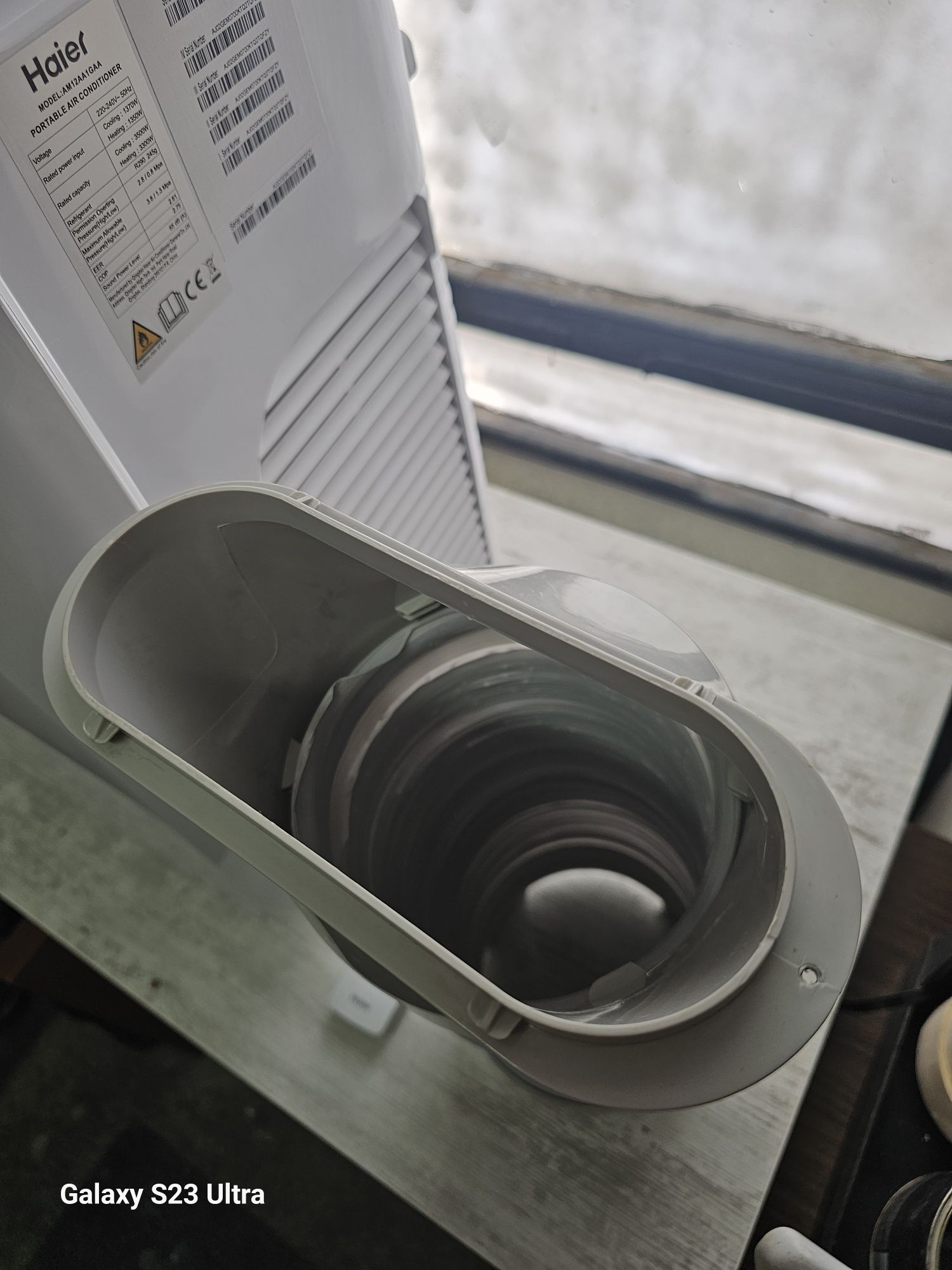 Продавам мобилен климатик Haier