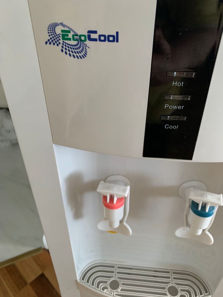 Диспенсер для воды с холодильником