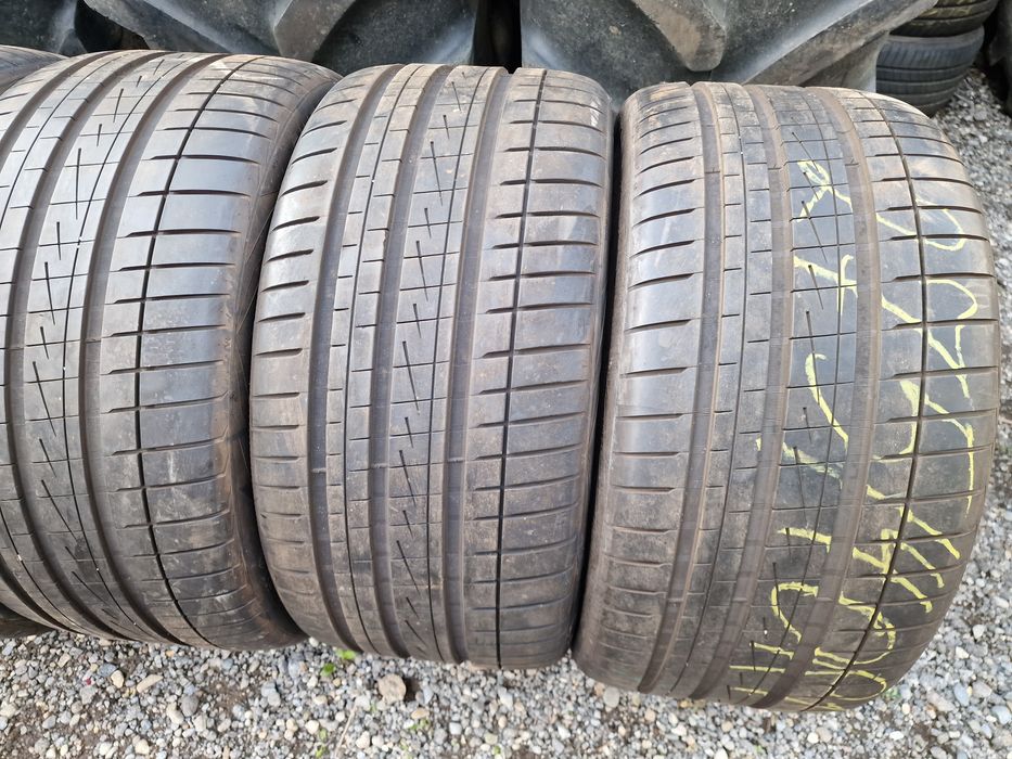 Anvelope 275/40R19 marca Vredestein, DOT 2016 ,8 mm