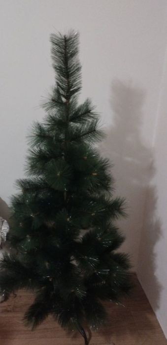 Продам елку 120см состоянии новое вместе с герляндой и игрушками