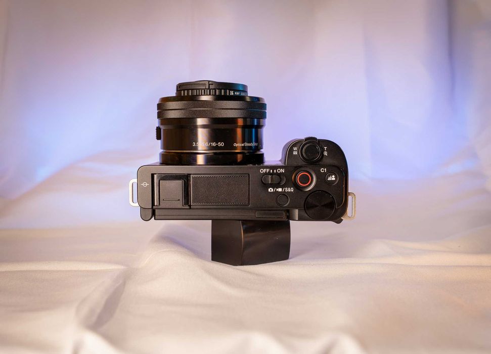 Продавам камера Sony ZV-E10 в ГАРАНЦИЯ + аксесоари