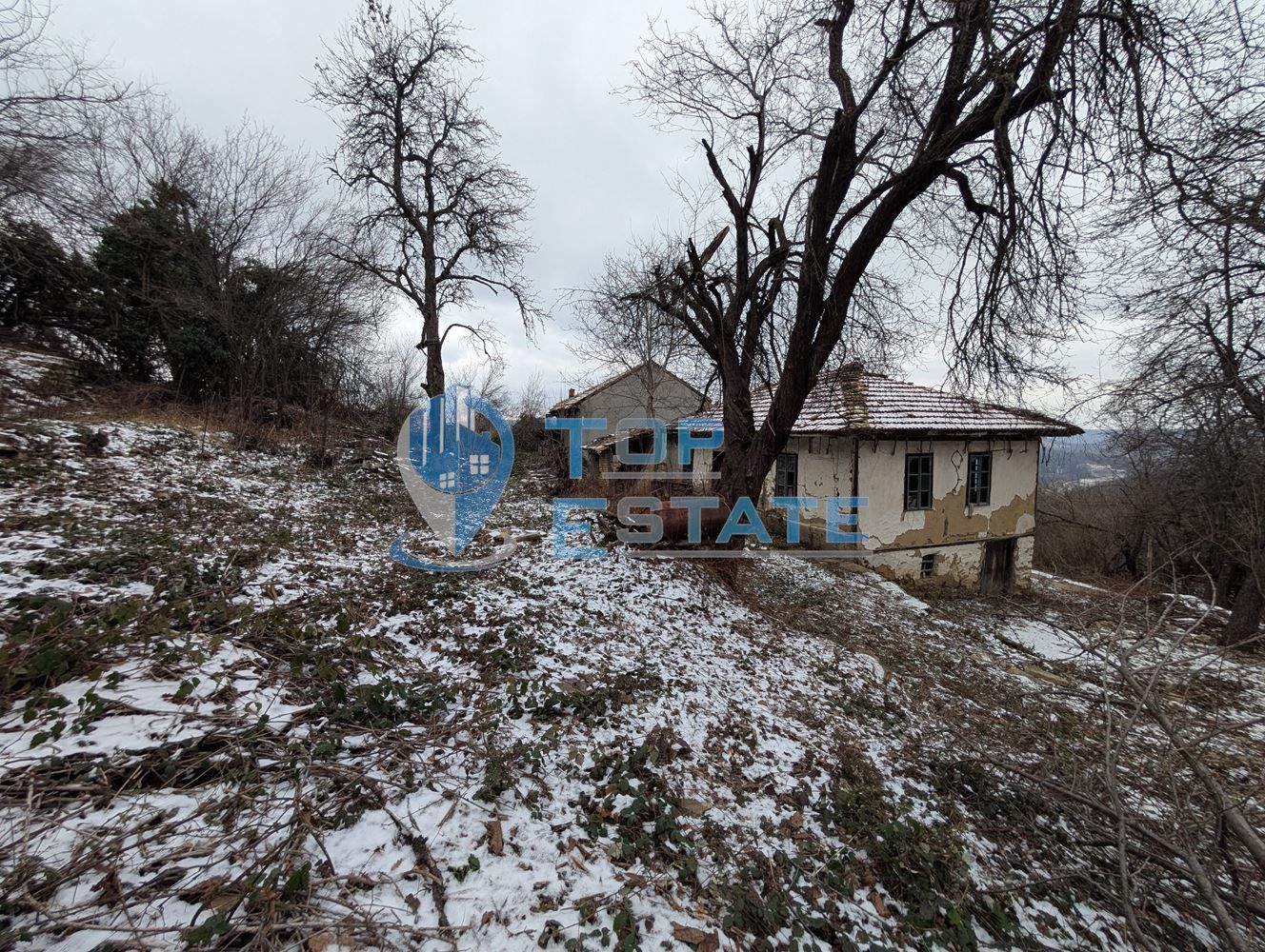 Парцел със стара къща в близост до град Трявна