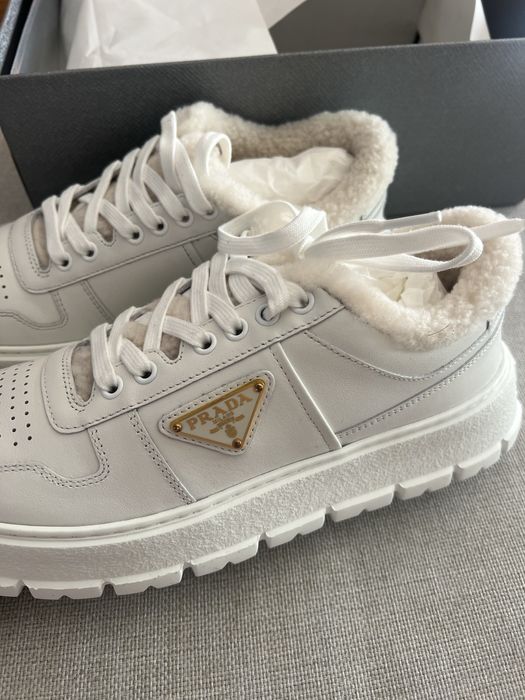 Бели маратонки Prada